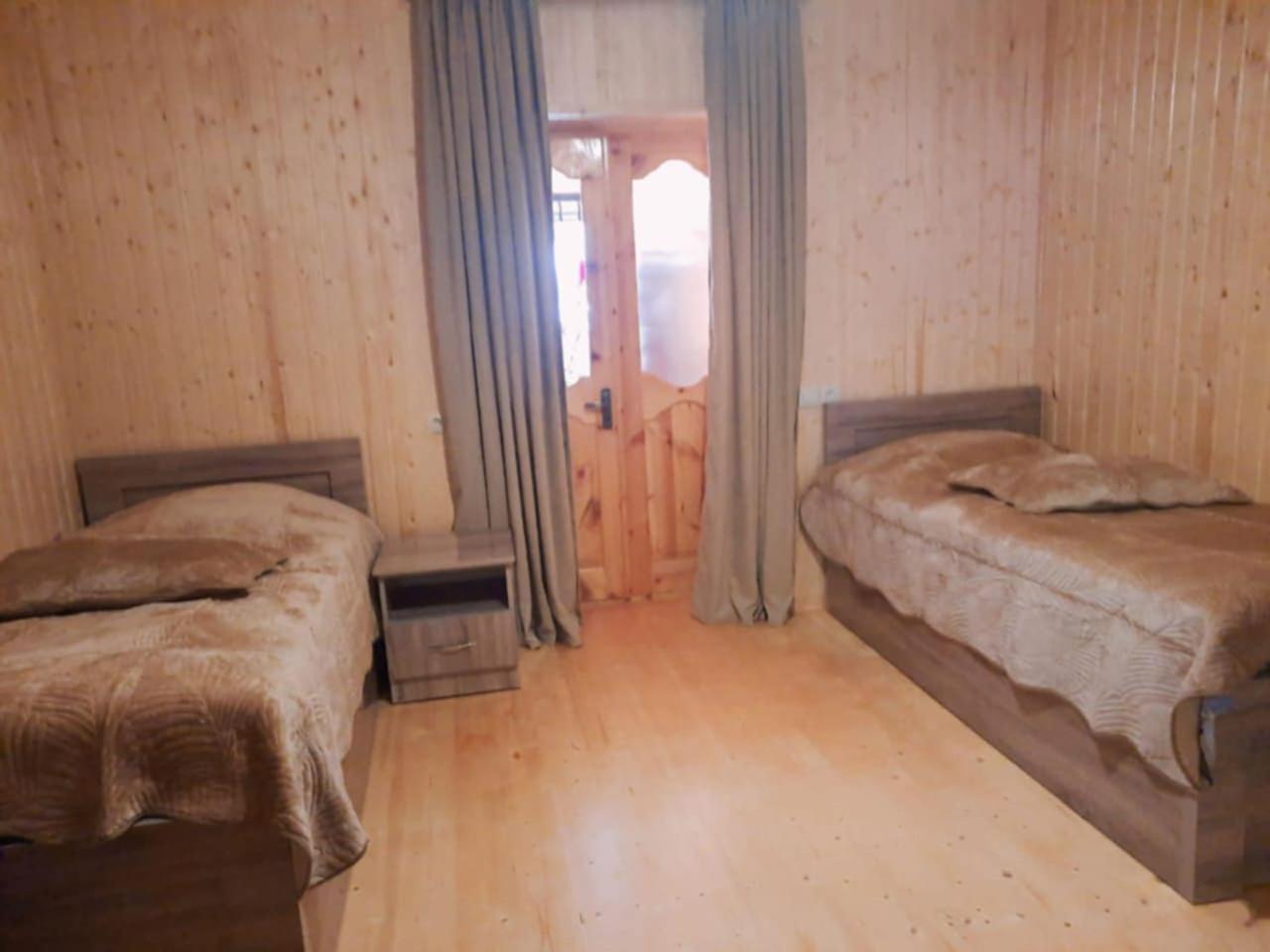 Guesthouse "Megi" Mestia Esterno foto